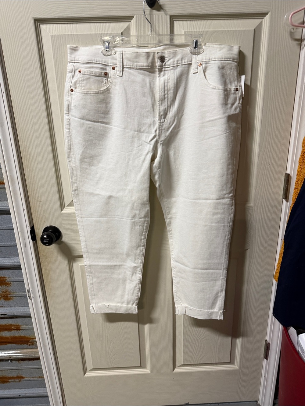 Womens White Cropped Jeans - Classic Fit